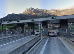 Il casello dall'autostrada a Châtillon