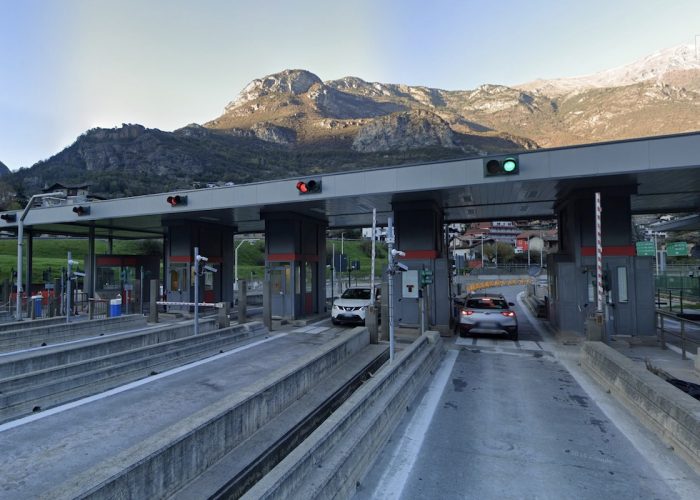 Il casello dall'autostrada a Châtillon