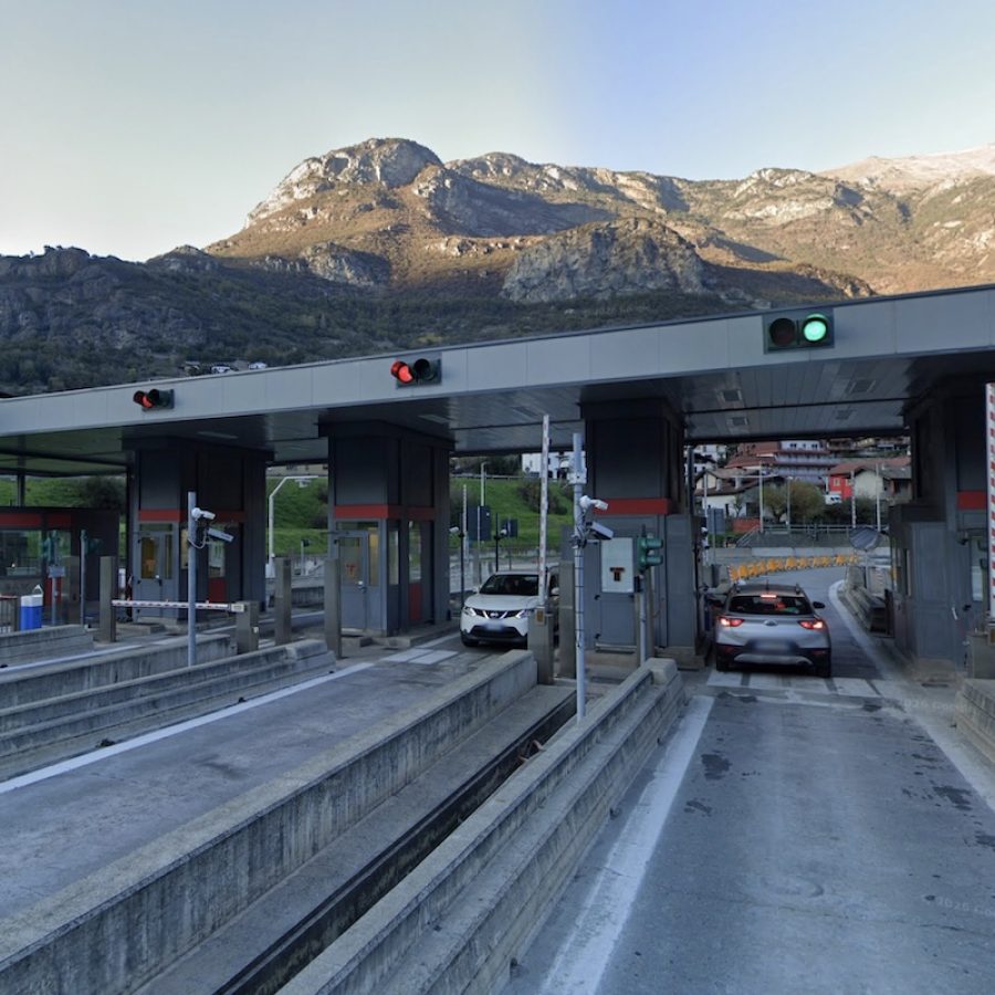 Il casello dall'autostrada a Châtillon