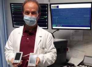 Il dottor Stefano Podio mostra la Telemetria donata da Liava