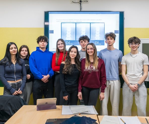 Il gruppo di studenti dell ITPR Gex che hanno partecipato al PCTO nella Struttura di Fisica Sanitaria copia