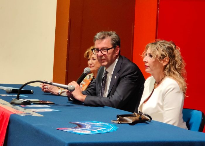 Il ministro Giancarlo Giorgetti con la segretaria della Lega Vda Marialice Boldi e la senatrice Nicoletta Spelgatti