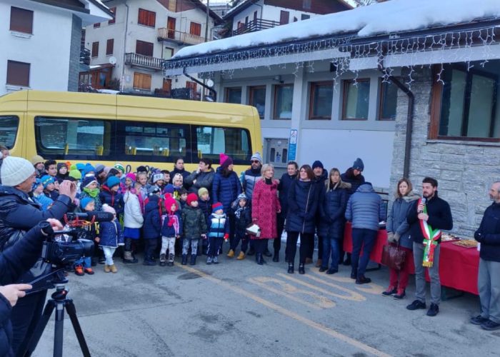 Il nuovo scuolabus del Comune di Valtournenche
