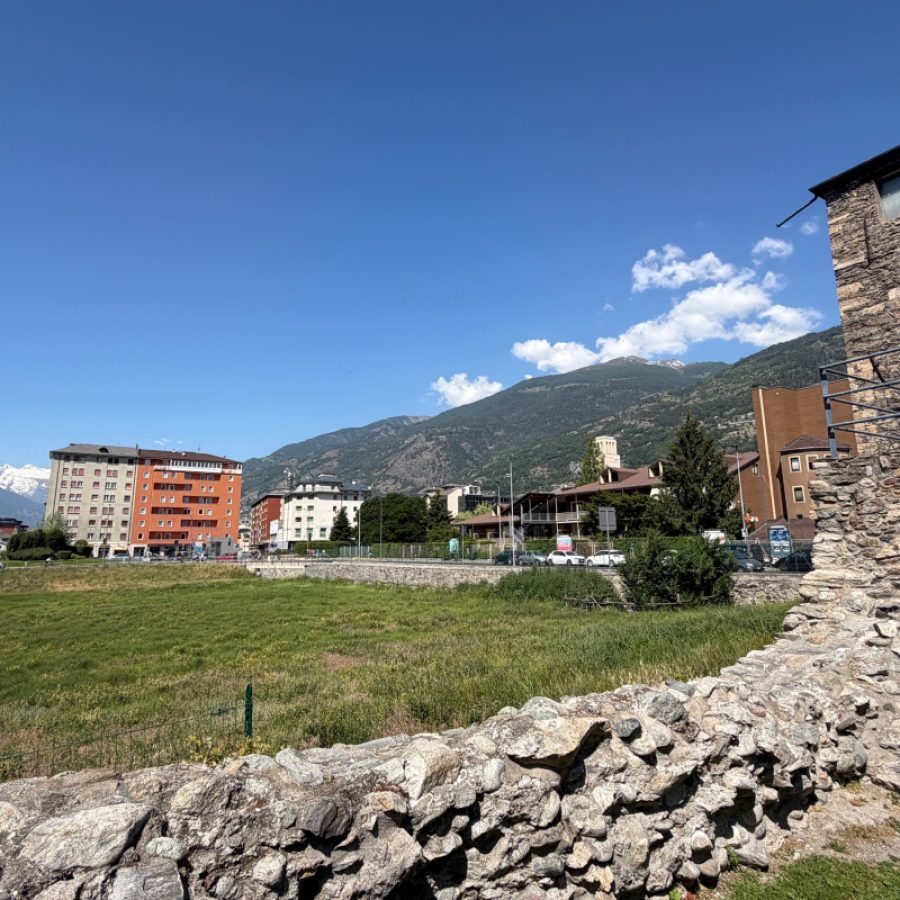 Il prato delle capre vicino alla Torre del lebbroso, ad Aosta