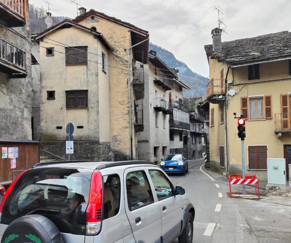 Il semaforo "intelligente" a Lillianes