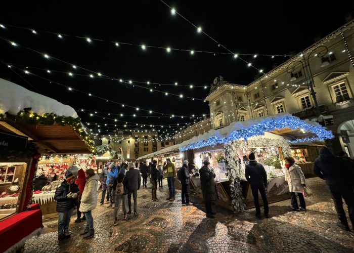 Inaugurazione Marché Vert Noel in Piazza Chanoux
