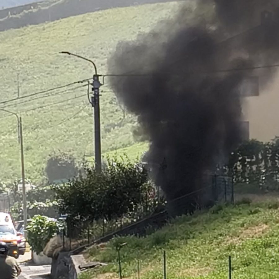 L'auto in fiamme nel garage di Arpuilles