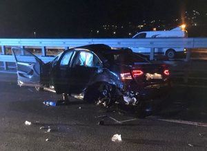 Una delle auto coinvolte nell'incidente.