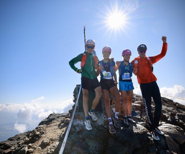 Mont Emilius, Charvensod (AO), i vincitori della gara maschile e femminile in vetta Photo credit: Roberto Roux