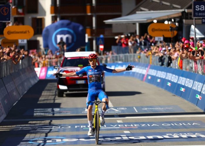 Jonas Vingegaard vince a Pila in Valle d'Aosta Foto Andrea Cozza