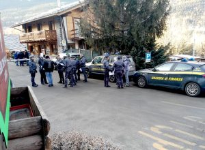 La Guardia di finanza davanti al camping di La Salle