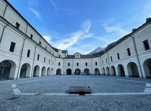 La piazza d'Armi del Forte di Bard