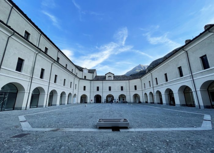La piazza d'Armi del Forte di Bard