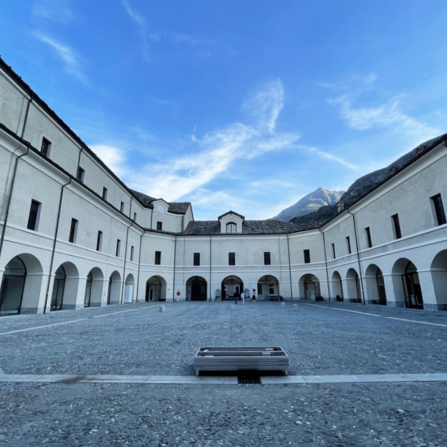La piazza d'Armi del Forte di Bard