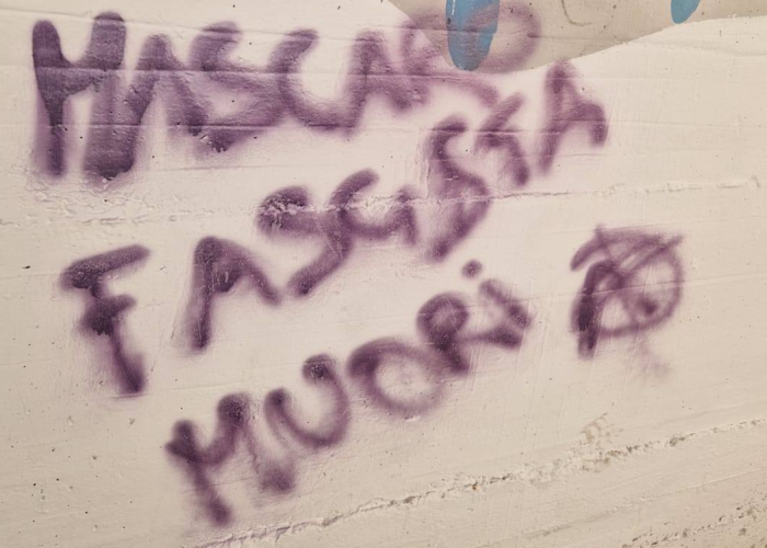 La scritta comparsa sul muro di Saint Pierre