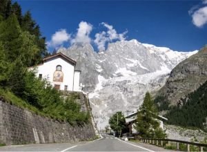 La strada comunale della Val Veny