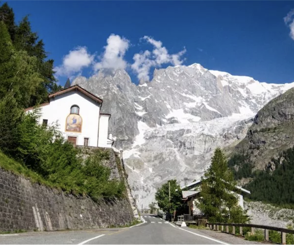 La strada comunale della Val Veny