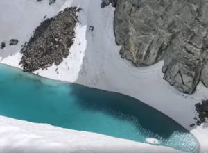 Il "lago effimero" sul Monte Bianco.