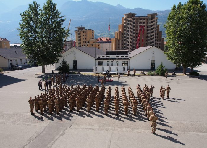 La cerimonia di cambio del Comandante.