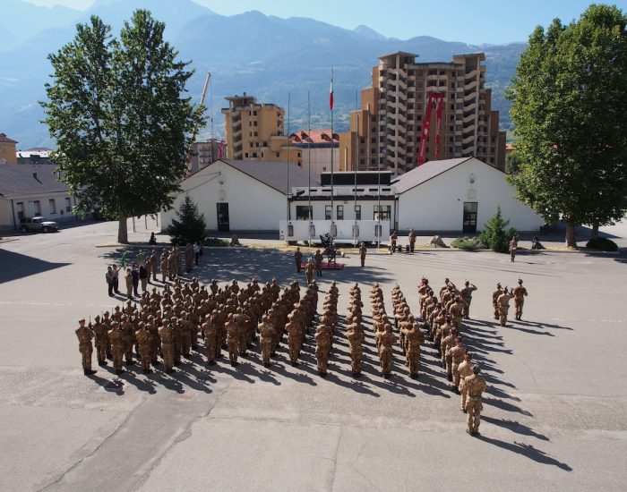 La cerimonia di cambio del Comandante.