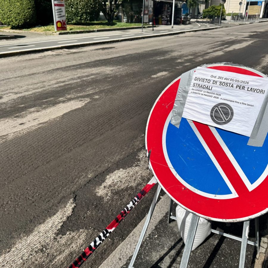 Lavori per asfalti in via festaz