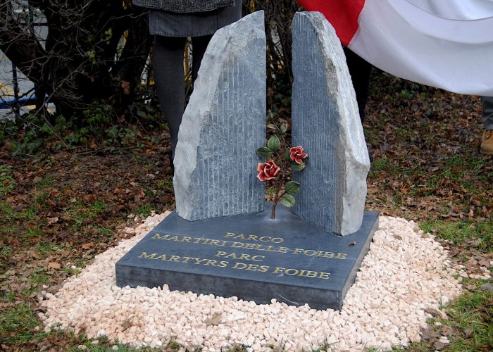 Il cippo commemorativo dedicato ai Martiri delle foibe ad Aosta