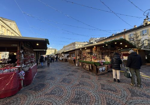 Marché Vert Noel in Piazza Chanoux