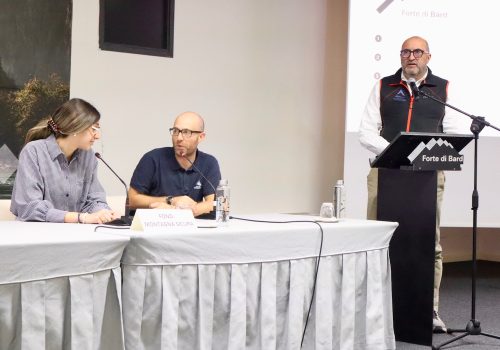 Martina Lodigiani Fabrizio Troilo e Jean Pierre Fosson di Fondazione Montagna Sicura Foto Alice Dufour