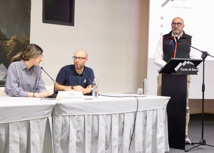 Martina Lodigiani Fabrizio Troilo e Jean Pierre Fosson di Fondazione Montagna Sicura Foto Alice Dufour