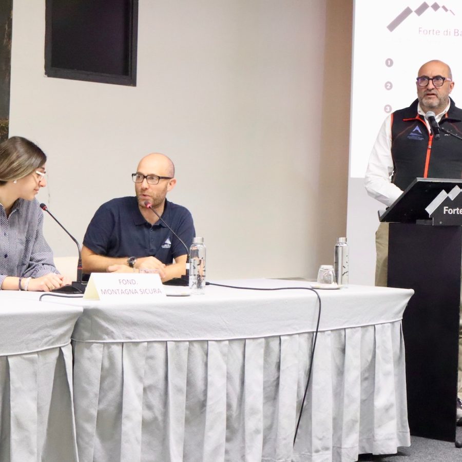 Martina Lodigiani Fabrizio Troilo e Jean Pierre Fosson di Fondazione Montagna Sicura Foto Alice Dufour