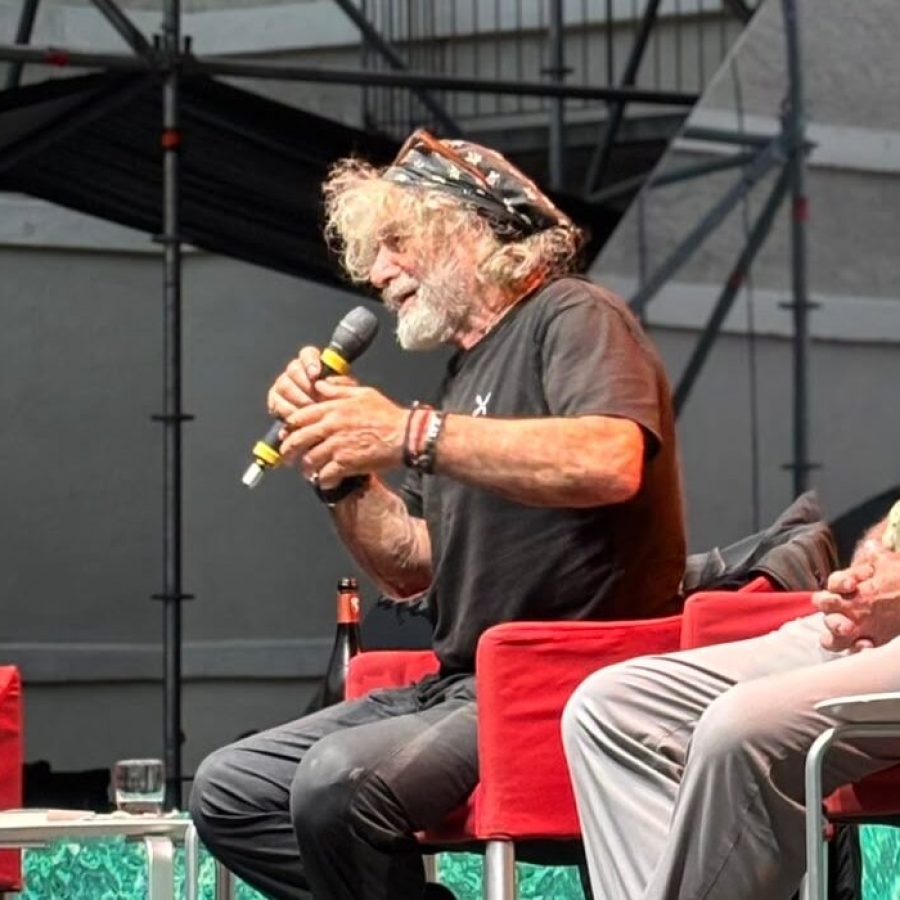 Mauro Corona sul palco