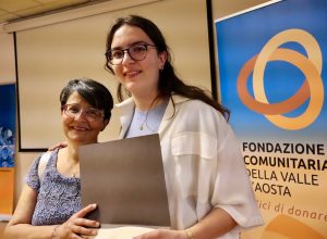 Monica con Silvia Guichardaz Cena di solidarietà Fondazione Comunitaria VdA Foto Alice Dufour