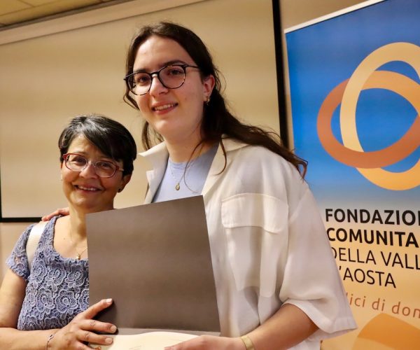 Monica con Silvia Guichardaz Cena di solidarietà Fondazione Comunitaria VdA Foto Alice Dufour