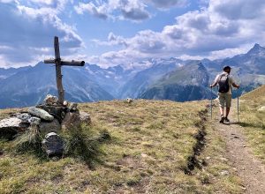Il Gran Paradiso visto dal sentiero che porta Tsaplana, a Cogne (Foto AostaSera.it)