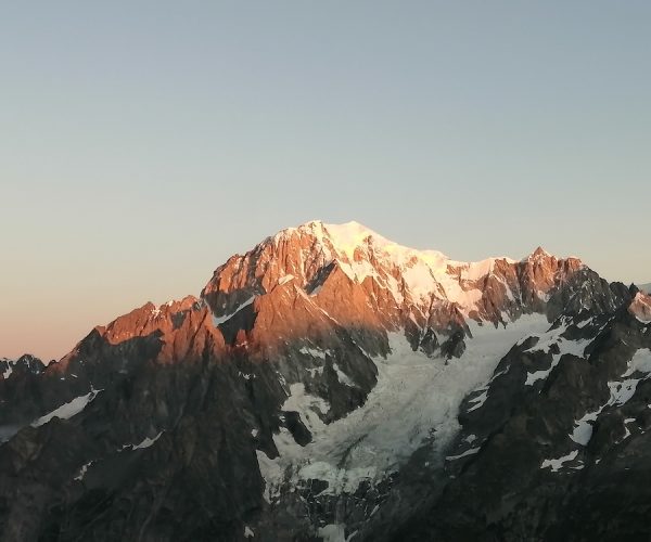 Monte Bianco allalba dal Bivacco Pascal