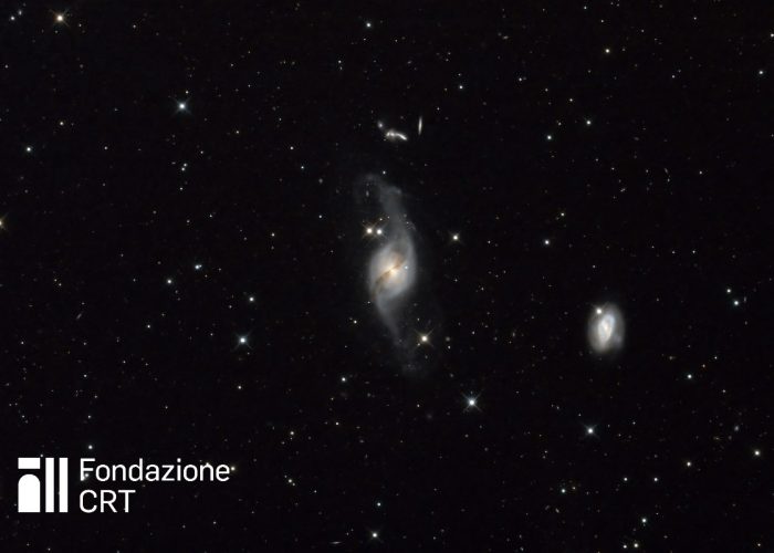 La galassia lenticolare NGC 3718 nella costellazione dell’Orsa Maggiore ripresa dalle piazzole dell’Osservatorio Astronomico della Regione Autonoma Valle d’Aosta. Cortesia Damiano Cesaro per la Fondazione C. Fillietroz-ONLUS