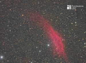 La Nebulosa California nella costellazione di Perseo, ripresa dalle piazzole dell’Osservatorio Astronomico della Regione Autonoma Valle d’Aosta. Questa immagine ha partecipato al concorso di astrofotografia al 32° Star Party a Saint-Barthélemy. Cortesia Nicola Montecchiari per la Fondazione C. Fillietroz-ONLUS