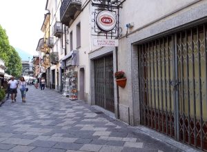 Il negozio Giorgi di via Sant'Anselmo nei giorni del sequestro.