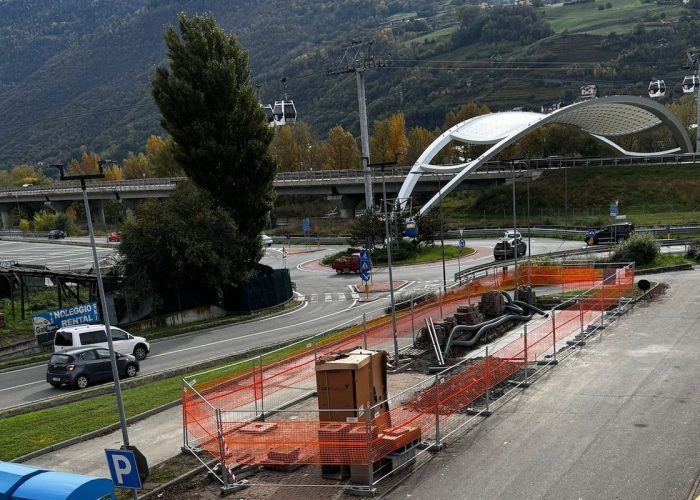 La stazione di ricarica che sta realizzando Enel X in via dalla Chiesa, ad Aosta