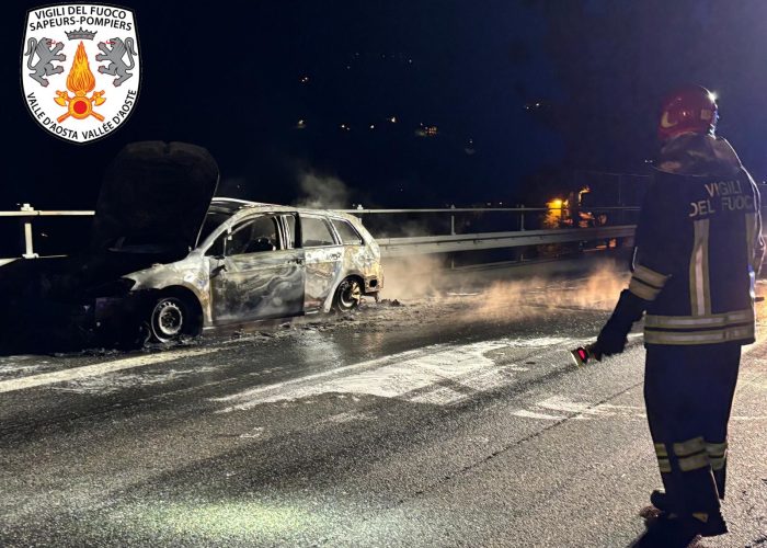 Auto in fiamme A5