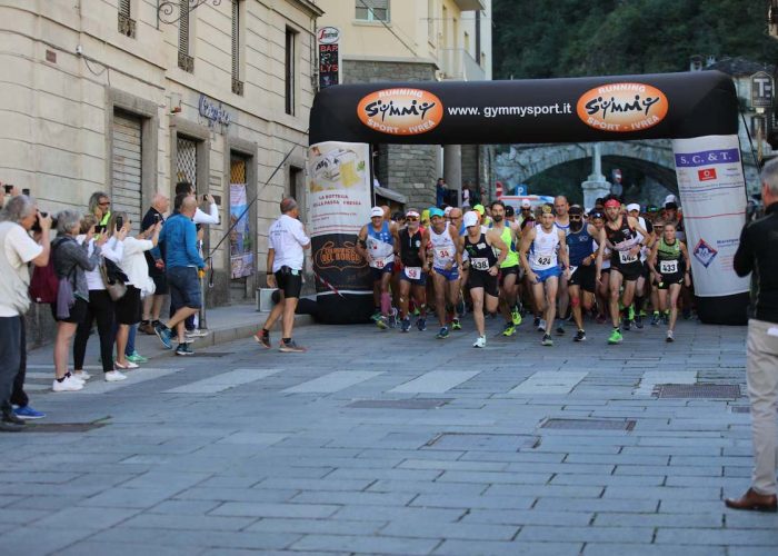 Partenza Valle dAosta Marathon foto Facebook Club Super Marathon Italia