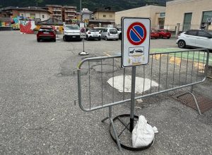 Il divieto in piazza Ancien Abattoir, ad Aosta
