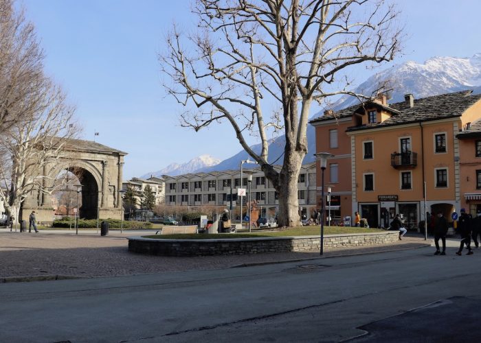 Piazza Arco di Augusto, Aosta