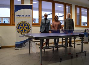 Consegna materiale Ping Pong da parte del Rotary Courmayeur