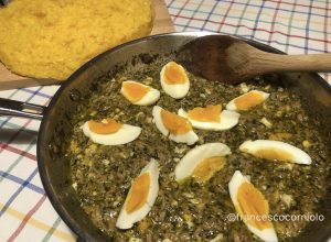 Polenta uova e tonno al verde