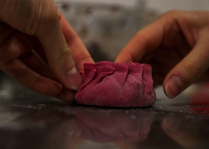 Preparazione dei ravioli alla carbonade