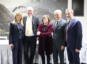 Luisa Vuillermoz, Renzo Testolin, Anna Maria Poggi, Luigi Bertschy e Patrik Vesan (da sx a dx) Presentazione Centro unico per la ricerca Foto Alice Dufour