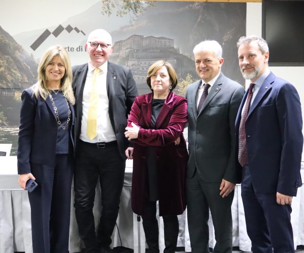 Luisa Vuillermoz, Renzo Testolin, Anna Maria Poggi, Luigi Bertschy e Patrik Vesan (da sx a dx) Presentazione Centro unico per la ricerca Foto Alice Dufour