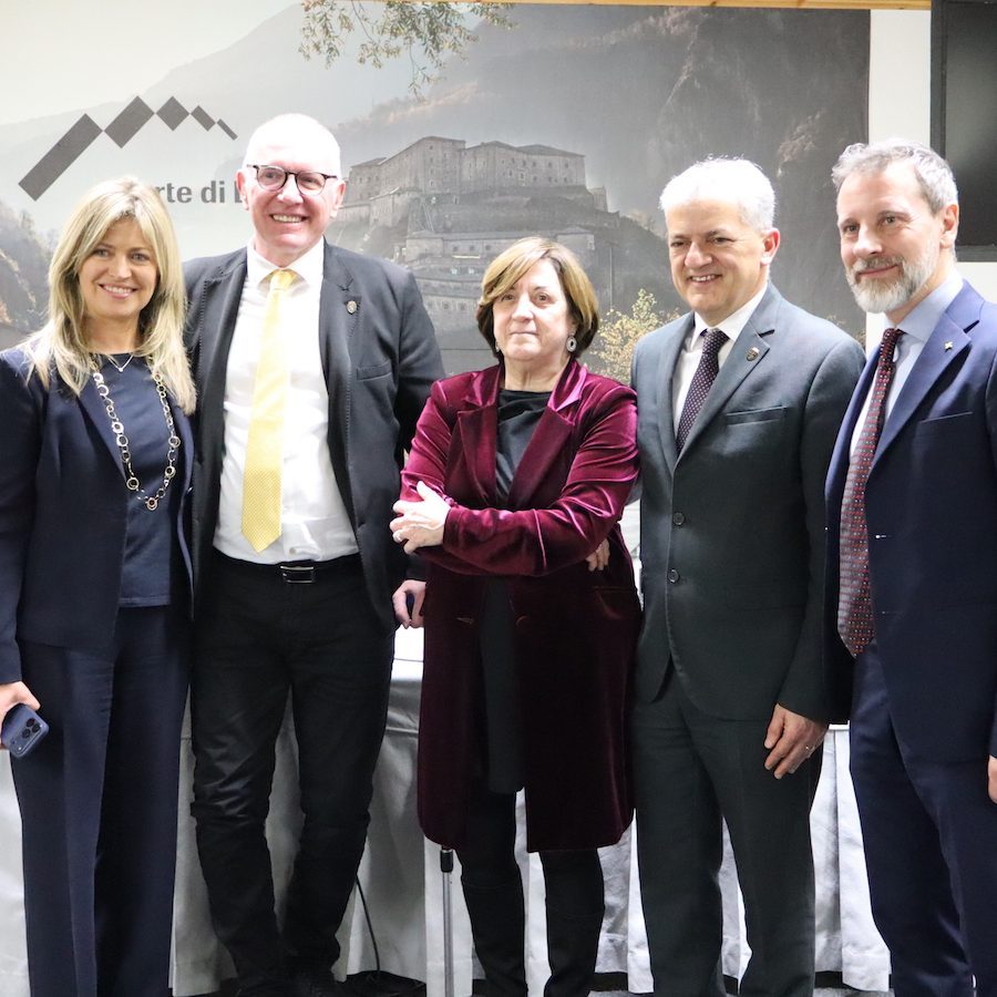 Luisa Vuillermoz, Renzo Testolin, Anna Maria Poggi, Luigi Bertschy e Patrik Vesan (da sx a dx) Presentazione Centro unico per la ricerca Foto Alice Dufour