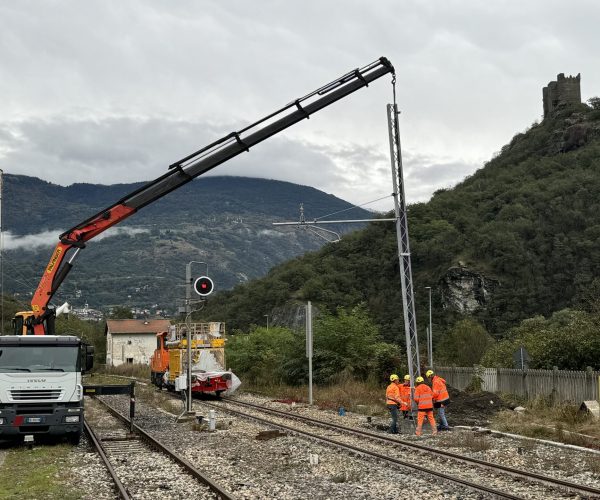 Primo palo elettrificazione aosta ivrea